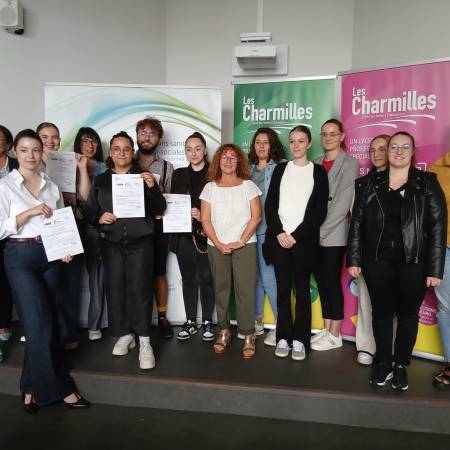 Ils l’ont fait ! 8 agents du Groupe EP’AGE 36 deviennent  aides-soignants diplômés